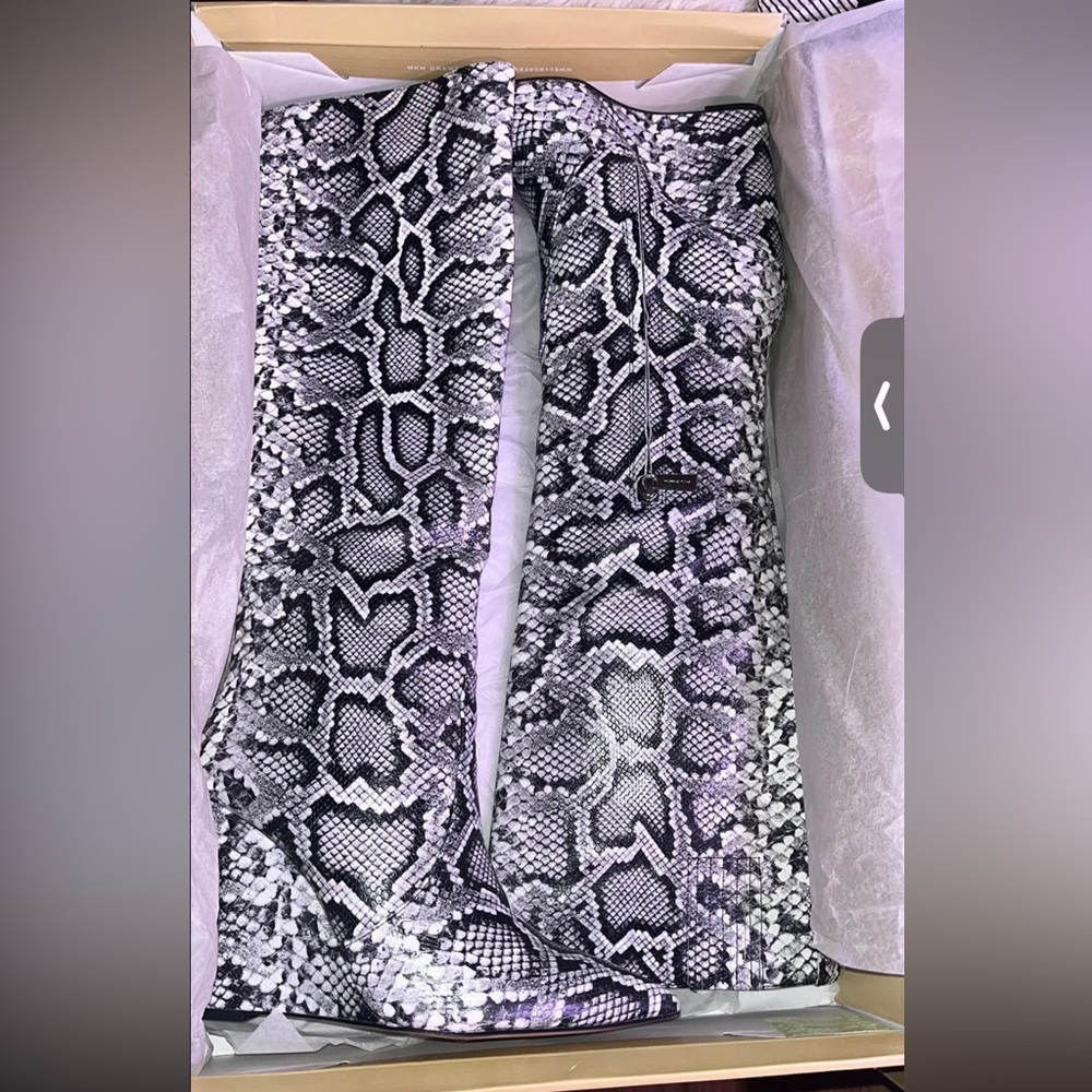 Michael Kors Black and White Snake Print Heeled Boots, PLEASE MAKE OFFERS!! - Picture 2 of 10
